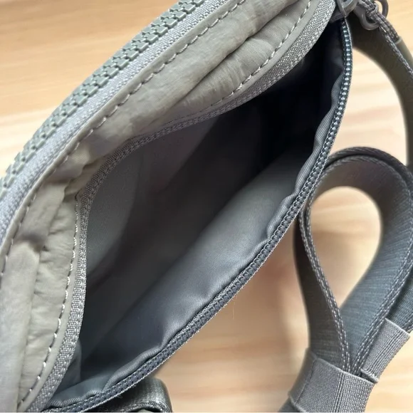 lululemon Everywhere Belt Bag, Like New - Picture 3 of 6